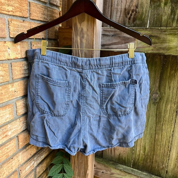 2 Pack GAP Gray/Blue Cargo Shorts with Relaxed Fit - Picture 6 of 7